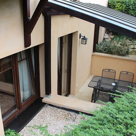 Vanii, Lägenhet Rust